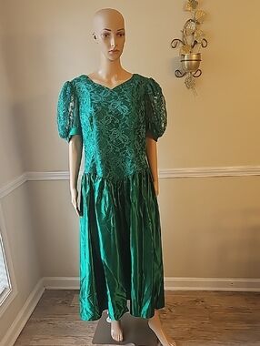 Vintage Emerald Green Lace Puff Sleeve Maxi Dress